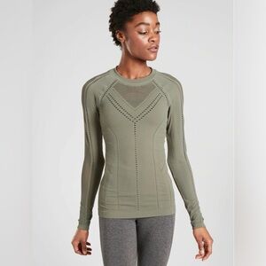 Athleta Oxygen Long Sleeve Top Size Medium.
